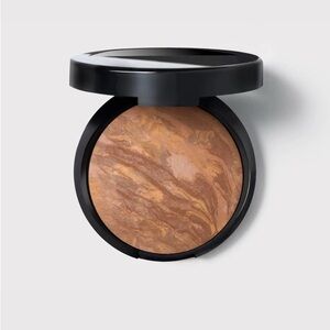 Laura Geller Baked Balance-n-Glow Illuminating Foundation - TAN